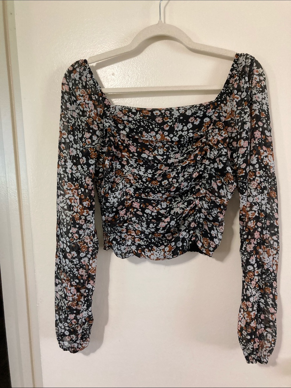 Black Floral Ruched Square-Neck Long-Sleeve Crop Blouse